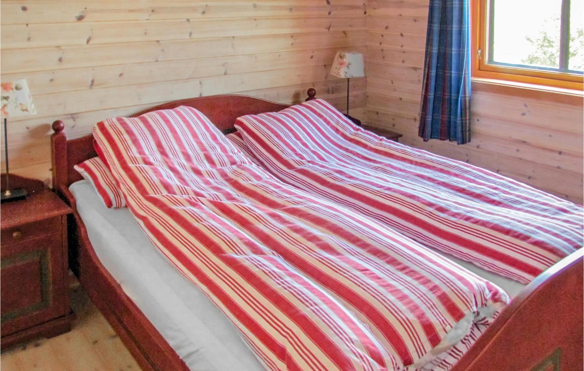 3 Bedroom Beautiful Home In Vikesa Hovland  Kültér fotó